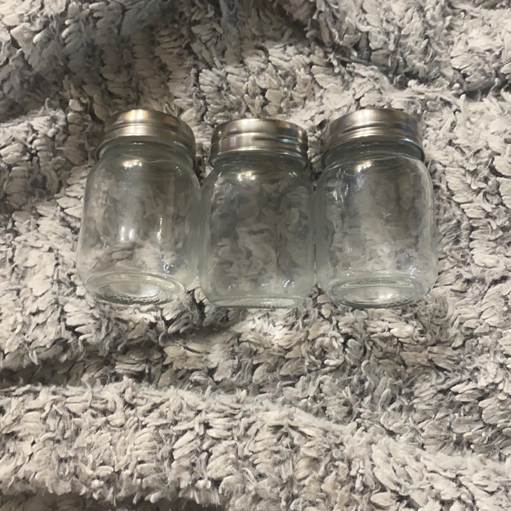 4 small mason jars